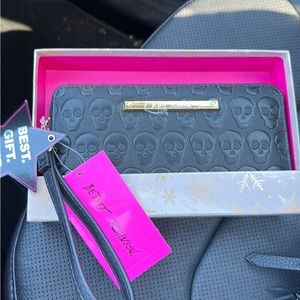 betsey johnson skull wallet